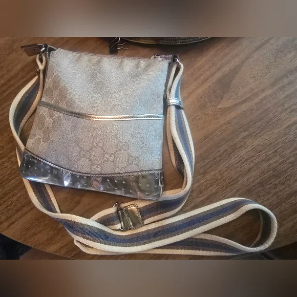 Gucci Silver Guccisima Crossbody Bag - Picture 2 of 16